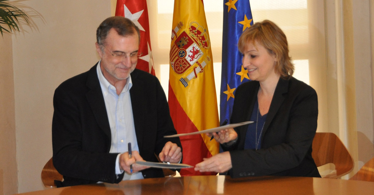 Firma acuerdo COAM y Batimat rrss web