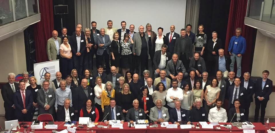 foto familia asamblea CAE